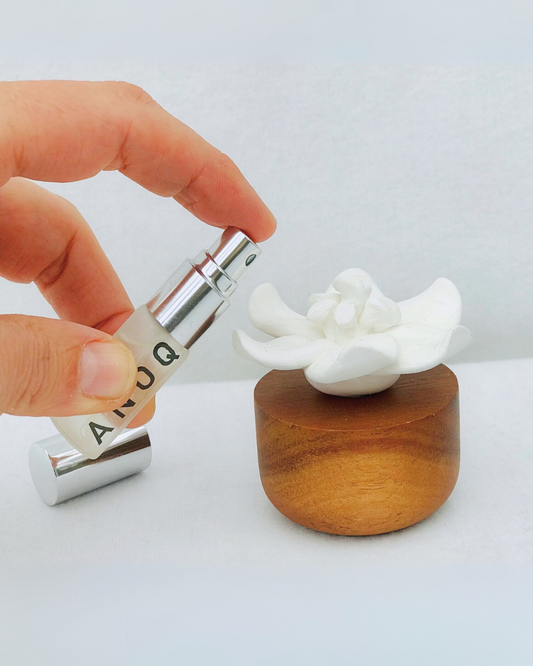 Difusor de Ambiente Orquídea | Flor de Porcelana & Madeira Acácia